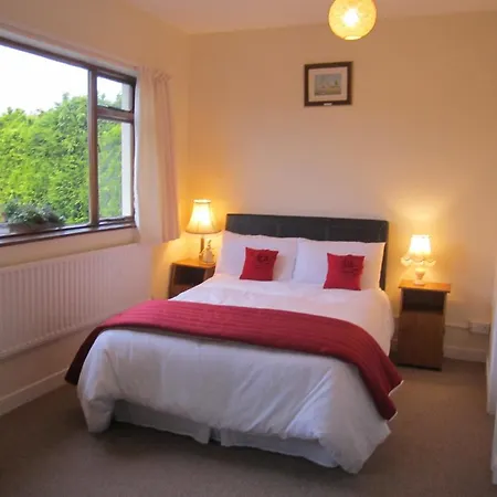 Greenfields Farmhouse مزرعة للإقامة Ballylongford